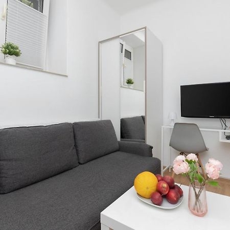 Micro Apartment Near Fort Mokotow By Noclegi Renters Warsaw Exterior photo